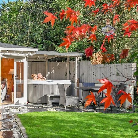 A Superb Bijou Retreat With Jacuzzi Near An Excellent Village Pub Yelverton Bagian luar foto