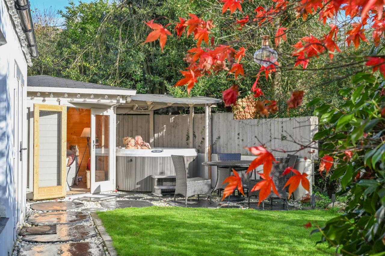A Superb Bijou Retreat With Jacuzzi Near An Excellent Village Pub Yelverton Bagian luar foto
