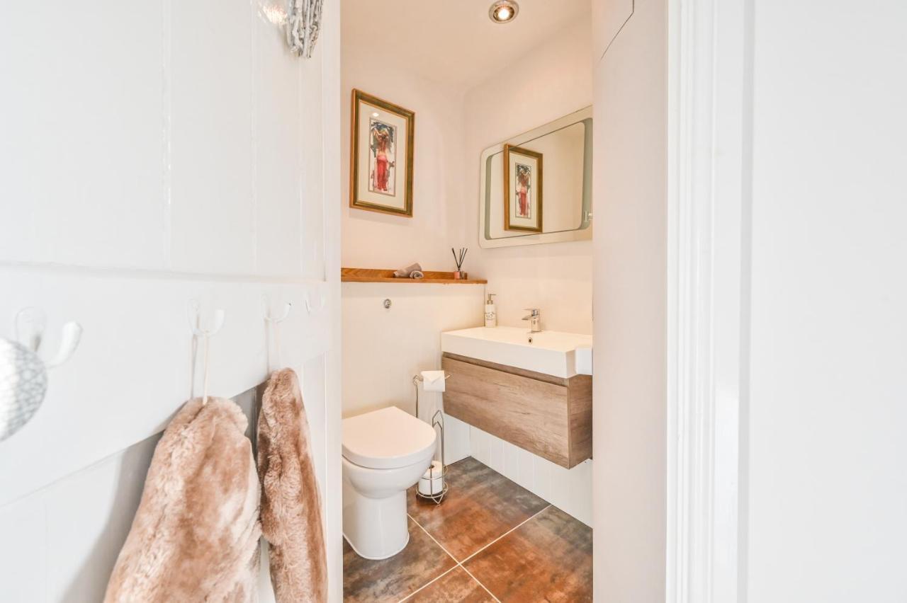 A Superb Bijou Retreat With Jacuzzi Near An Excellent Village Pub Yelverton Bagian luar foto