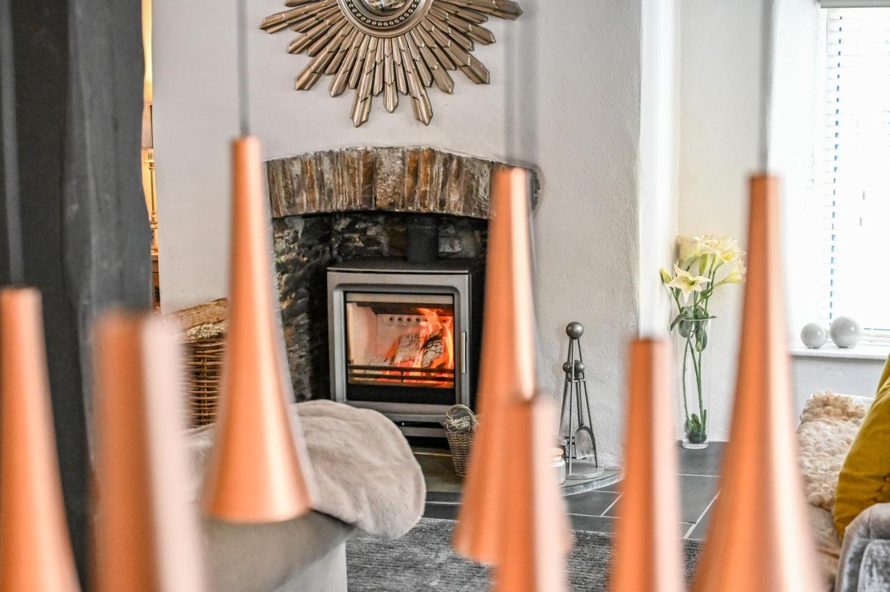 A Superb Bijou Retreat With Jacuzzi Near An Excellent Village Pub Yelverton Bagian luar foto