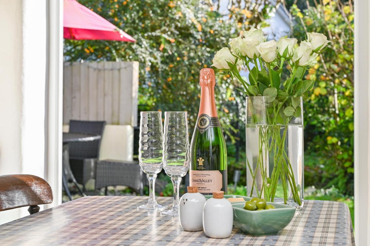 A Superb Bijou Retreat With Jacuzzi Near An Excellent Village Pub Yelverton Bagian luar foto