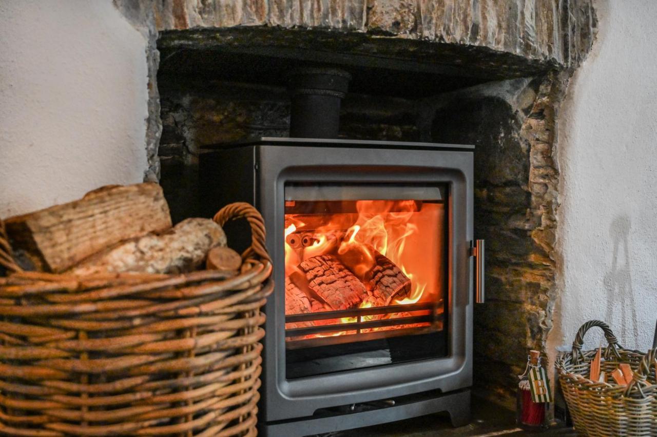 A Superb Bijou Retreat With Jacuzzi Near An Excellent Village Pub Yelverton Bagian luar foto