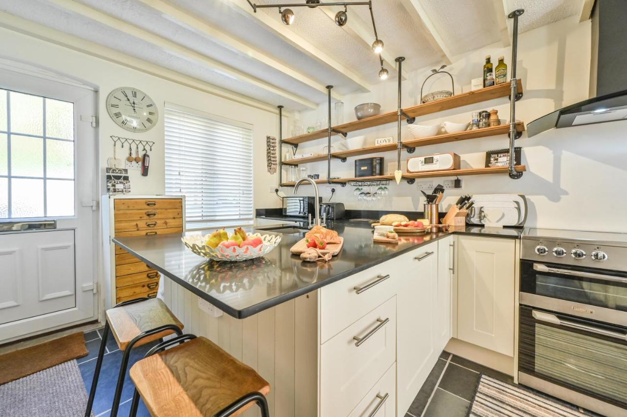 A Superb Bijou Retreat With Jacuzzi Near An Excellent Village Pub Yelverton Bagian luar foto
