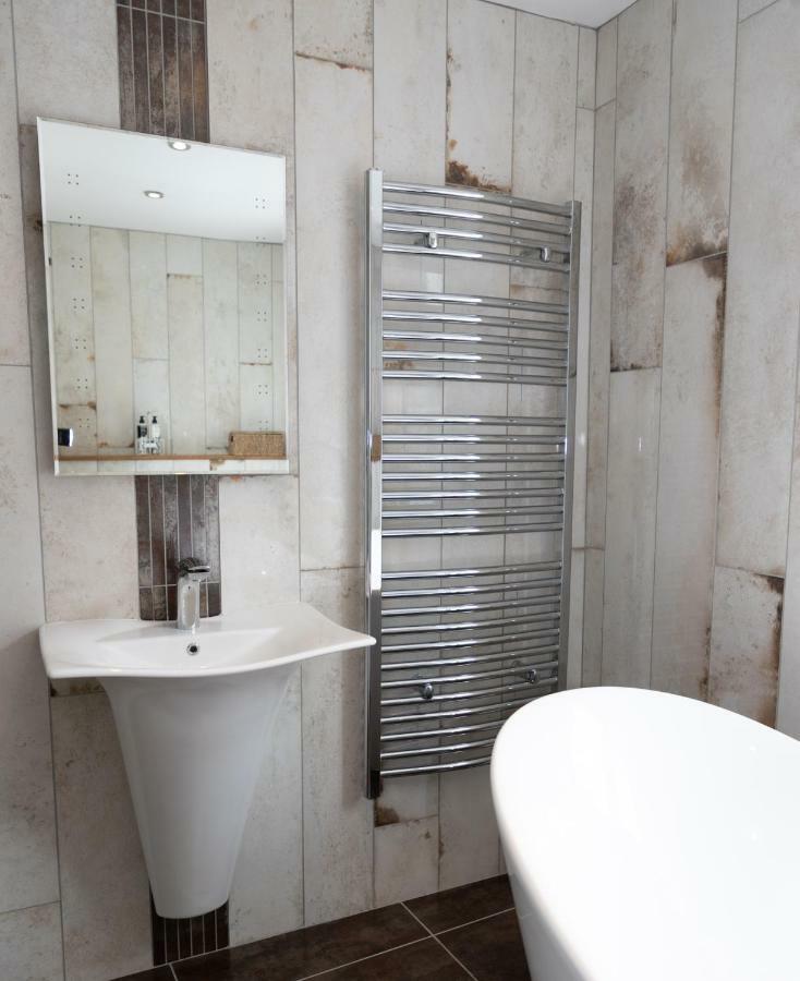 A Superb Bijou Retreat With Jacuzzi Near An Excellent Village Pub Yelverton Bagian luar foto