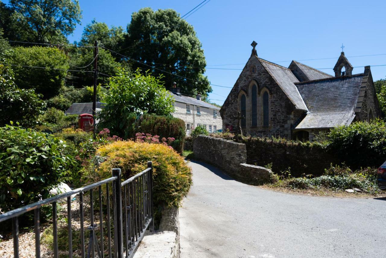 A Superb Bijou Retreat With Jacuzzi Near An Excellent Village Pub Yelverton Bagian luar foto